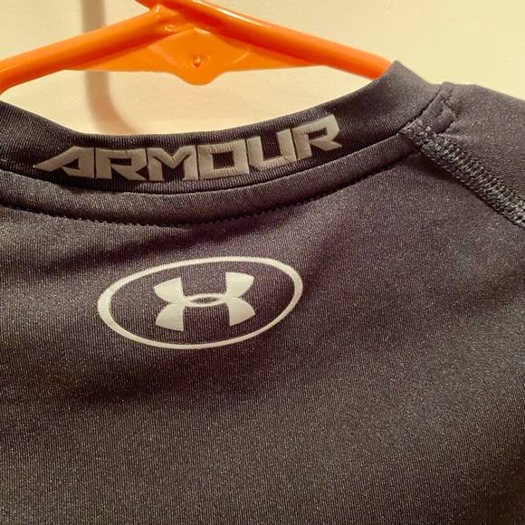 Boys Under Armour Shirt Size Small - Picture 6 of 8